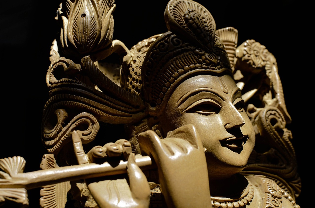 South Indian arts and crafts – traditional Tanjore painting